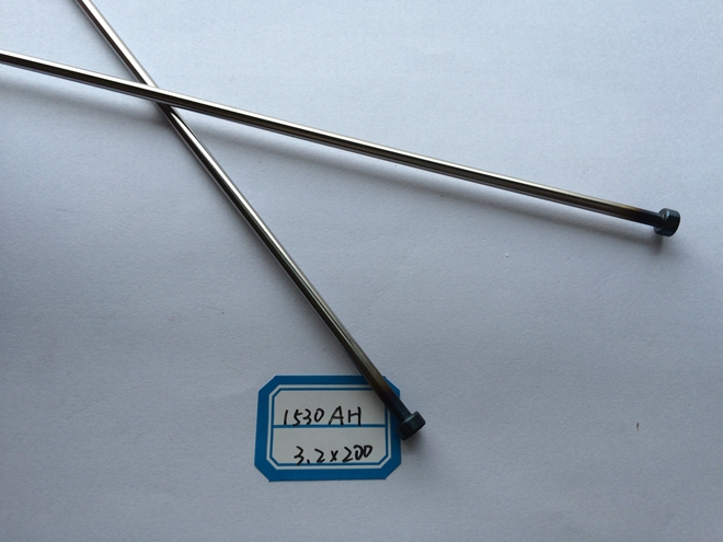 4mmヘッドHSSの穿孔器はまっすぐにピン40-60 HRCの硬度のイジェクター死にます